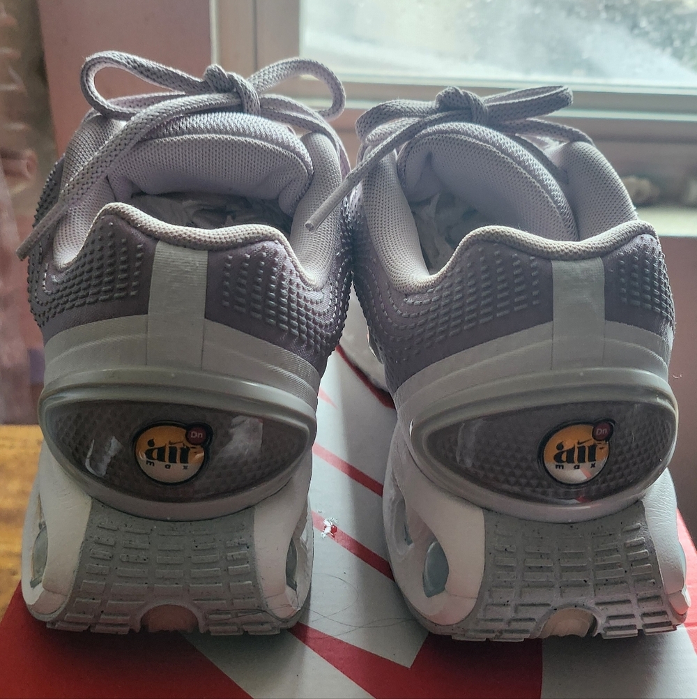 Nike Women's Platinum Violet/Summit White/ Air Max Lace-Up Sneakers - Picture 4 of 6